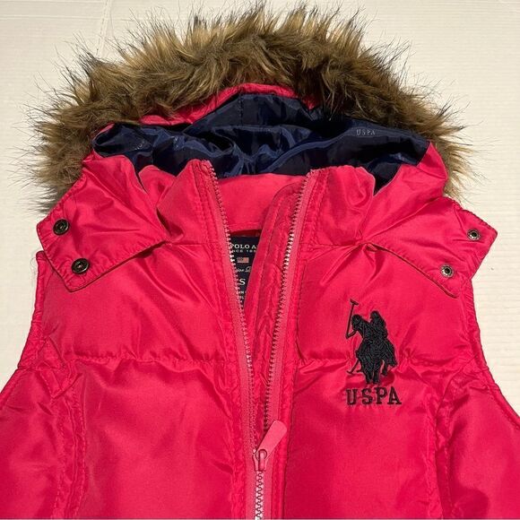 U. S. Polo Assn. Bright Pink Vest, Hooded with faux fur trim Size Small - Picture 1 of 11